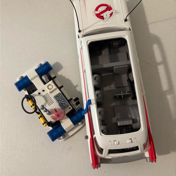 Ghostbusters lot includes figures, cars & firehouse - Picture 6 of 16